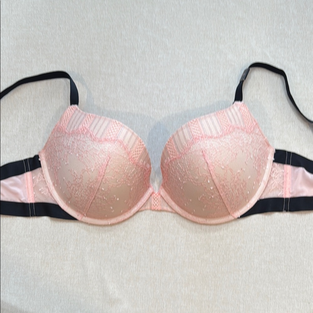 Elegant Victorias Secret Very Sexy Push-up Pink Lace Bra NWT